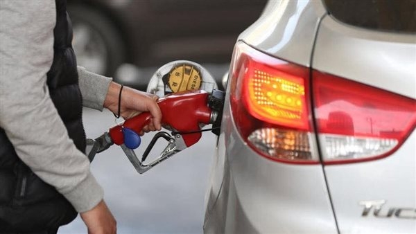 الناس مش متحملة غلاء كفاية، خبير دولي يوجه رسالة للحكومة بشأن رفع أسعار الوقود