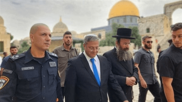 بن غفير يقود مستوطنين لاقتحام المسجد الأقصى