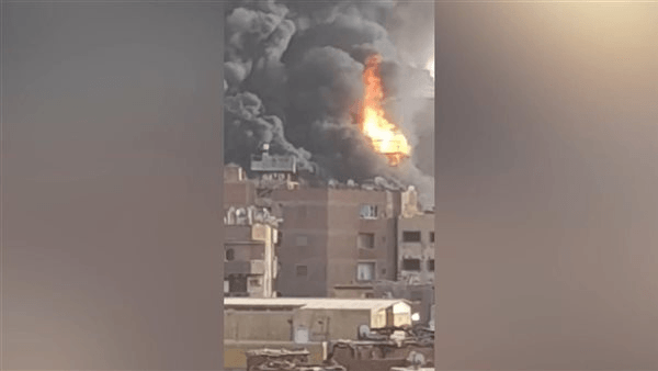 مدير أمن القاهرة ينتقل إلى موقع حريق عقار منشأة ناصر
