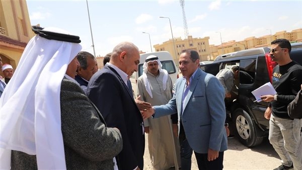 نائب محافظ شمال سيناء يستمع إلى مطالب الأهالي في مدينة رفح الجديدة