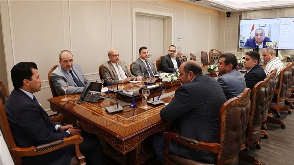 أشرف صبحي يبحث إنشاء وتطوير بعض المنشآت الشبابية والرياضية بمطروح