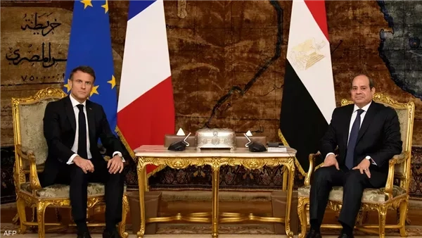 السيسي وماكرون يؤكدان أهمية التنسيق المشترك لمواجهة الأزمات وتجنب التصعيد بالمنطقة