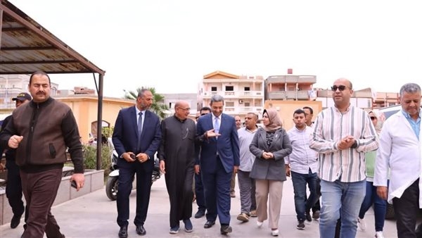 محافظ دمياط يتفقد فعاليات الألف يوم الذهبية بميت أبو غالب ( صور )