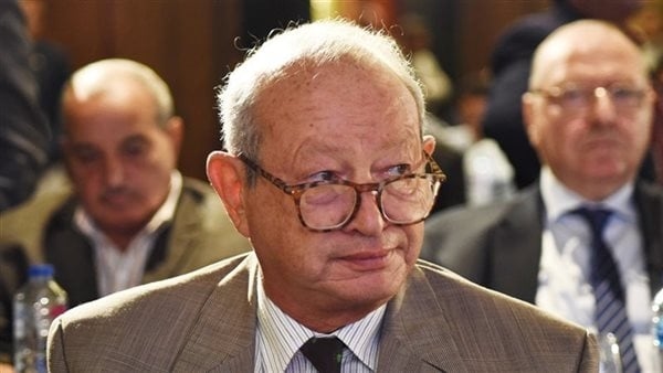 بعد صورة حفل عقد قران حفيد عادل إمام، ساويرس يوجه رسالة خاصة لعائلة الزعيم