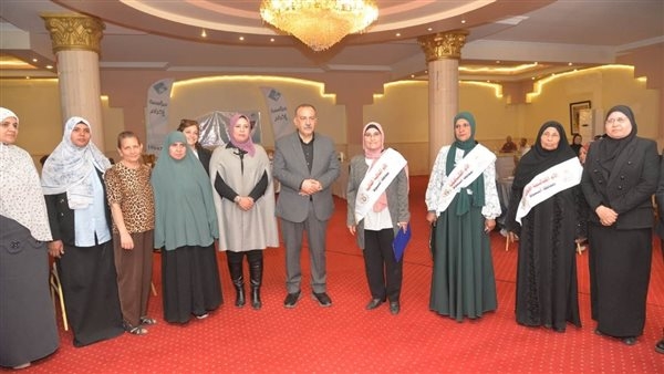 محافظ أسيوط يشهد احتفالية التضامن الاجتماعي لتكريم الأم المثالية ويمنحهن شهادات تقدير (صور)