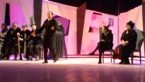 مسرح قصر ثقافة الإسماعيلية يشهد فعاليات العرض المسرحي العائلة الحزينة (صور)