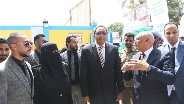 محافظ قنا: قرية كرم عمران عانت لمدة 20 عاما من عدم وجود مياه عذبة (فيديو)