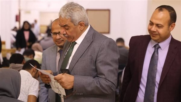 نائب رئيس جامعة الأزهر يتفقد لجان امتحانات الدراسات العليا