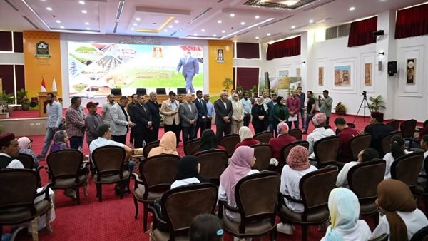 محافظ الوادي الجديد يلتقي أطفال المحافظات الحدودية ضمن أسبوع "أهل مصر"
