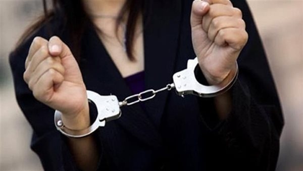 حبس سيدة 15 يومًا على ذمة التحقيقات بتهمة بإلقاء رضيعتها داخل صندوق قمامة في قنا