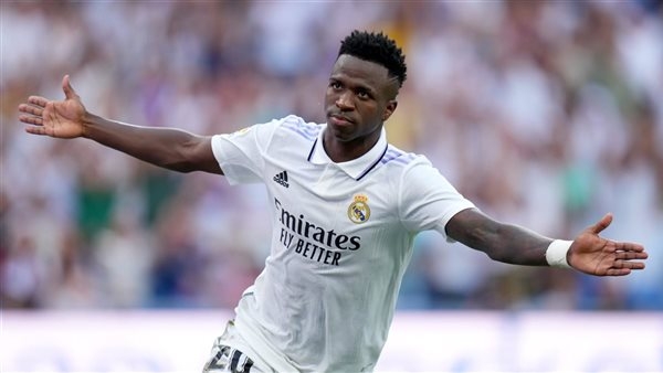 بعد لقائه رئيس النادي، فينيسيوس يحسم موقفه من البقاء في ريال مدريد
