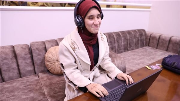 استجابة إنسانية من رئيس الوزراء، لاب توب يحوّل حلم "ثريا" إلى حقيقة (فيديو وصور)