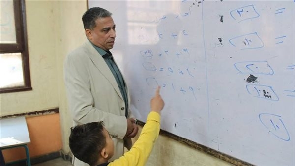 تحويل معلمة ومدير مدرسة بالجيزة للتحقيق لعدم تطابق سجلات التقييمات مع الدرجات الفعلية