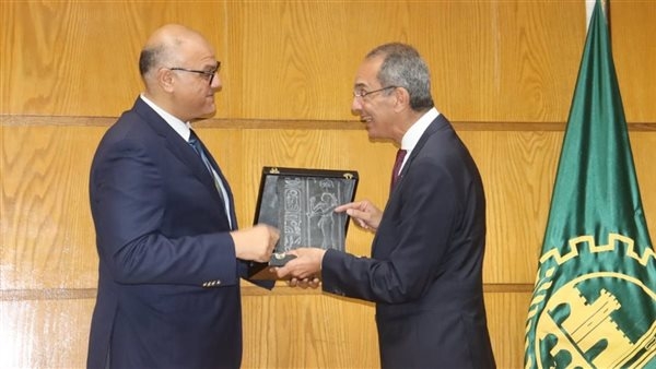 بعد زيارة استغرقت 8 ساعات، 7 محطات في زيارة وزير الاتصالات للقليوبية