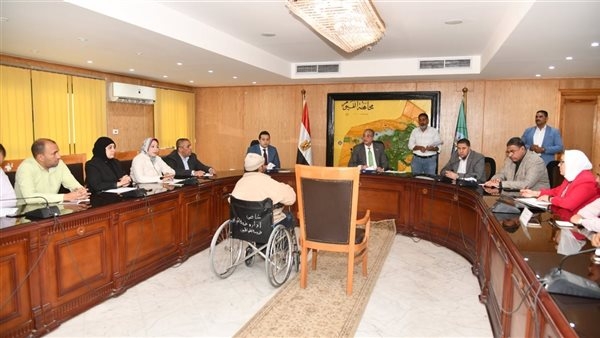 محافظ الفيوم يوجه بتوفير علاج على نفقة الدولة في لقاء خدمة المواطنين