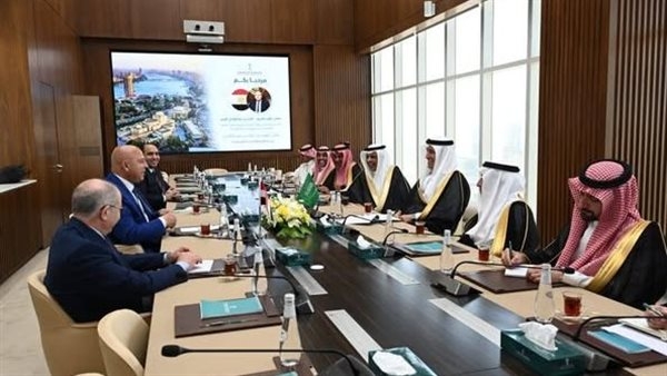 وزير النقل يلتقى نظيره السعودى لمناقشة الاستفادة من منتجات المصانع المصرية