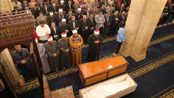 بمشاركة قيادات المشيخة، أداء صلاة الجنازة على والدة نائب رئيس الجامعة لشئون التعليم والطلاب