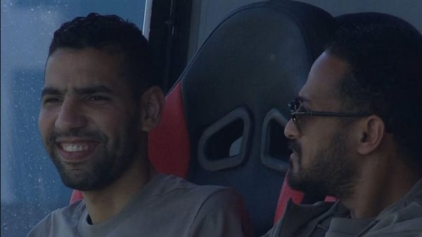 مؤمن زكريا يؤازر الأهلي من على مقاعد البدلاء أمام فاركو