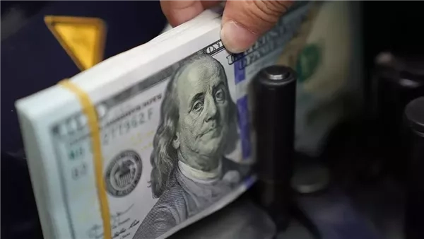 ريمونتادا الدولار!.. عشوائية المجموعة الاقتصادية وراء تراجع الجنيه وجنون العملة الخضراء..والخبراء يقترحون حلولا للخروج من النفق المظلم.. خروج الأموال الساخنة يربك الأسواق