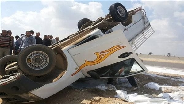 إصابة 10 أشخاص في انقلاب سيارة بالشرقية