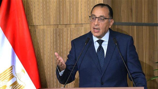 مدبولي: إطلاق مبادرة للتحول من سيارات البنزين إلى الكهربائية