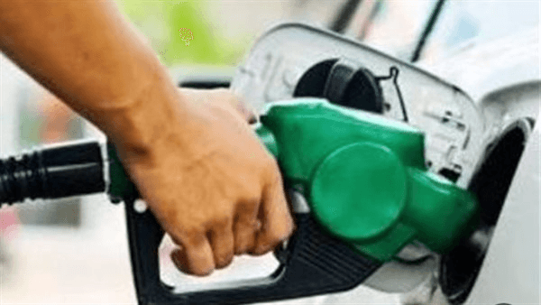 خبير اقتصادي يكشف شرط عدم تحريك أسعار المواد البترولية مرة أخرى