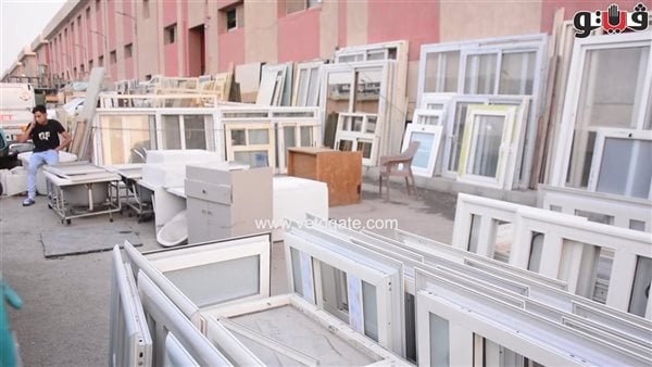 «من الإبرة للصاروخ.. كل طلباتك في سوق التونسي الحضاري».. أثاث منزلي وأبواب ومطابخ.. وأسعار مكاتب المذاكرة تبدأ من 1000 جنيه (فيديو)