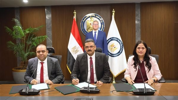 البترول توقع اتفاقية مع "أنجلو جولد اشانتي" لاستغلال الذهب والمعادن بالصحراء الشرقية