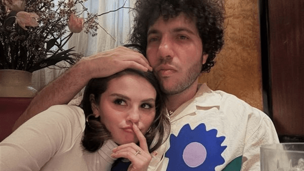 سيلينا جوميز تنشر صورا جديدة مع خطيبها بيني بلانكو