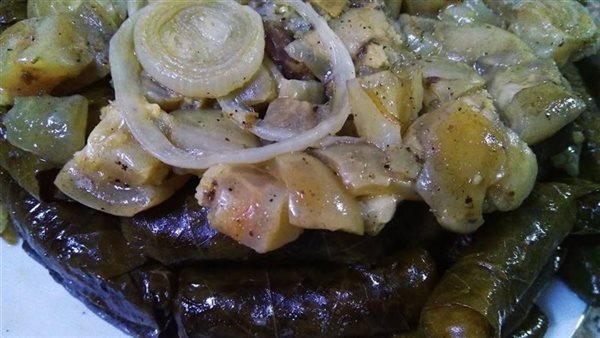 طريقة عمل ورق العنب طاجن بالكوارع واللحمة