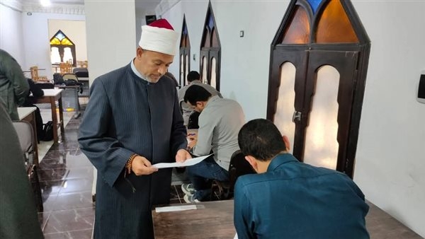وكيل أوقاف الإسماعيلية يتفقد لجان امتحانات مركز إعداد محفظي القرآن الكريم (صور)