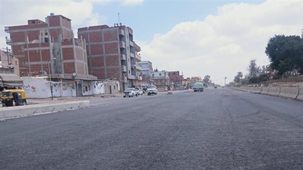 محافظ الشرقية يُتابع تنفيذ أعمال الرصف بطريق فاقوس الصالحية