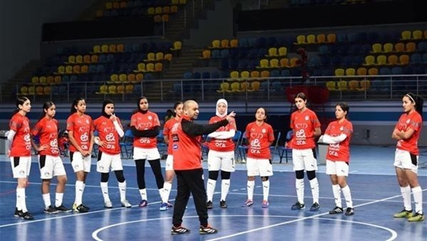 منتخب كرة الصالات النسائية يخوض مرانه الأول بالمغرب وسط حفاوة رابطة المشجعين