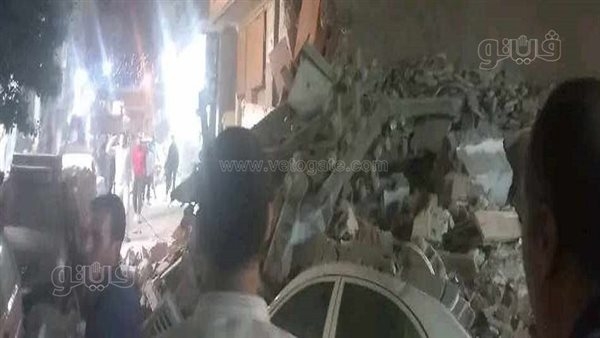 انهيار عقار غير مأهول بالسكان بالشرقية وتهشم عدد من السيارات (صور)