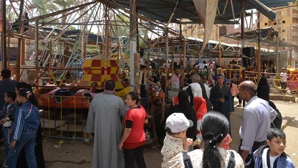 رغم ارتفاع درجات الحرارة، إقبال المواطنين على المتنزهات بأسيوط للاحتفال بشم النسيم (فيديو)