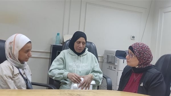 نقيب التمريض تستقبل ممرضة تعرضت للضرب بأحد مستشفيات القاهرة