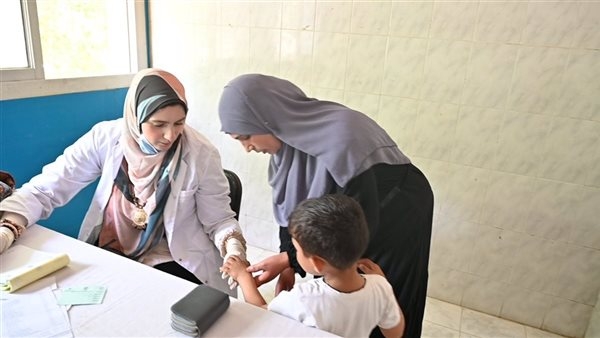 الكشف علي 970 مريضا في قافلة طبية بالفيوم