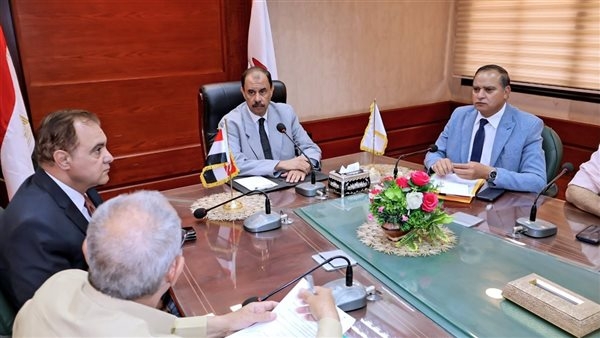 محافظ سوهاج يعقد اجتماعا لدعم وتطوير إنتاجية الثروة الحيوانية