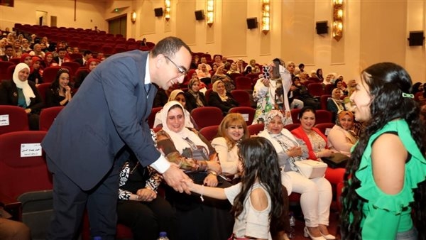 نائب محافظ الإسماعيلية يشهد الاحتفال السنوي لتكريم الأمهات المثاليات (صور)