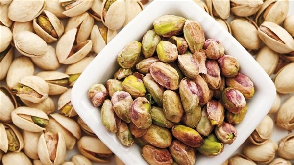 فوائد الفستق، يحسن حركة الأمعاء وينقص الوزن ويعزز صحة القلب