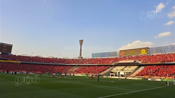الأهلي يعلن توفير أتوبيسات مجانية لنقل الجماهير لبرج العرب لمواجهة المصري