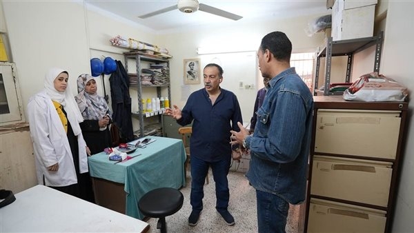 محافظ أسيوط يشدد على توفير المستلزمات الطبية بشكل منتظم