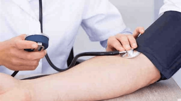 7 خطوات أساسية من المنزل لخفض ضغط الدم المرتفع