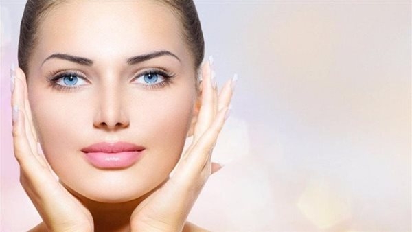 من أشهر الوصفات الطبيعية، قناع النشا لتبييض البشرة وتعزيز نضارتها