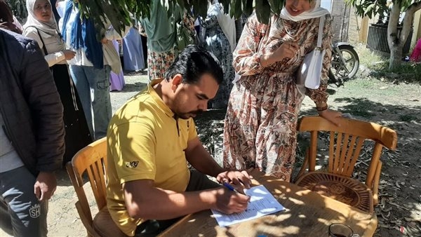 تعليم الكبار بالإسماعيلية تنظم قافلة لمحو الأمية بقرية الفردان (صور)