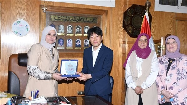 كلية البنات بـ "عين شمس" تستقبل وفدا من جامعة فوكوي اليابانية
