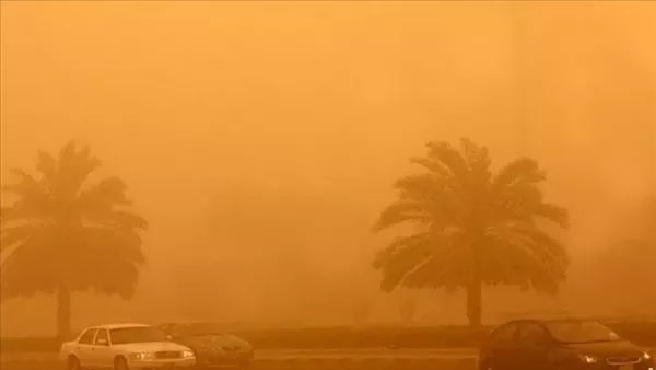 أتربة ورمال وشبورة كثيفة، حالة الطقس غدا السبت