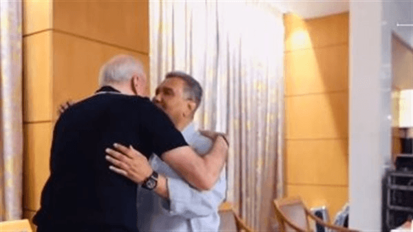 رئيس روتانا يحضر بروفات محمد عبده لحفله المرتقب في دار الأوبرا (فيديو)
