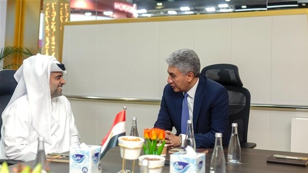 وزير السياحة والآثار يلتقي عددا من رؤساء شركات الطيران لبحث زيادة الحركة الوافدة لمصر