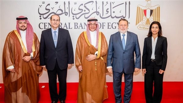 محافظ البنك المركزي يلتقي الأمين العام للمجلس التنسيقي المصري السعودي